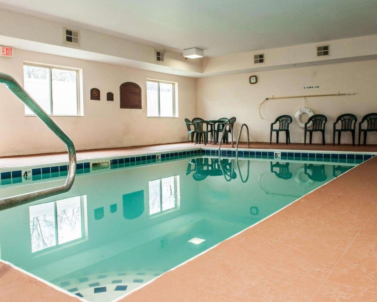 Sleep Inn South Bend Airport Екстер'єр фото
